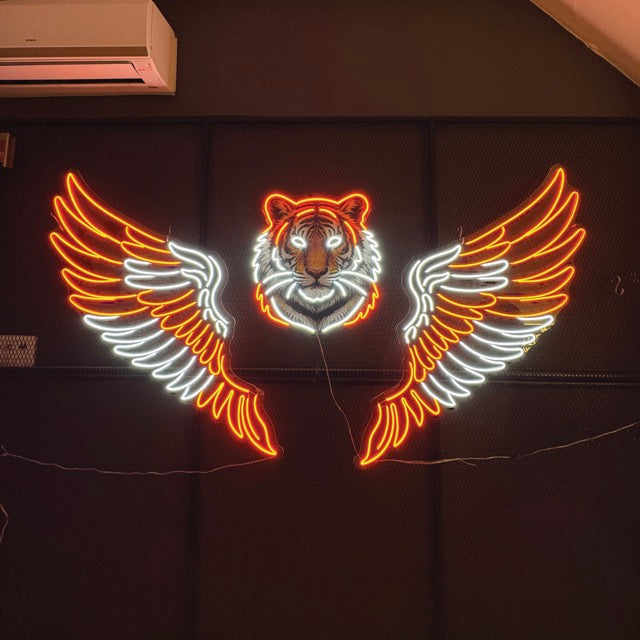 Tiger Wings with 24 inches Tiger logo